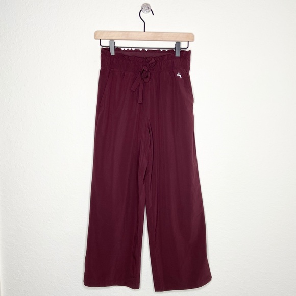 JoyLab High-Waisted Wide Leg Capri Burgundy Ruffle - Picture 3 of 8